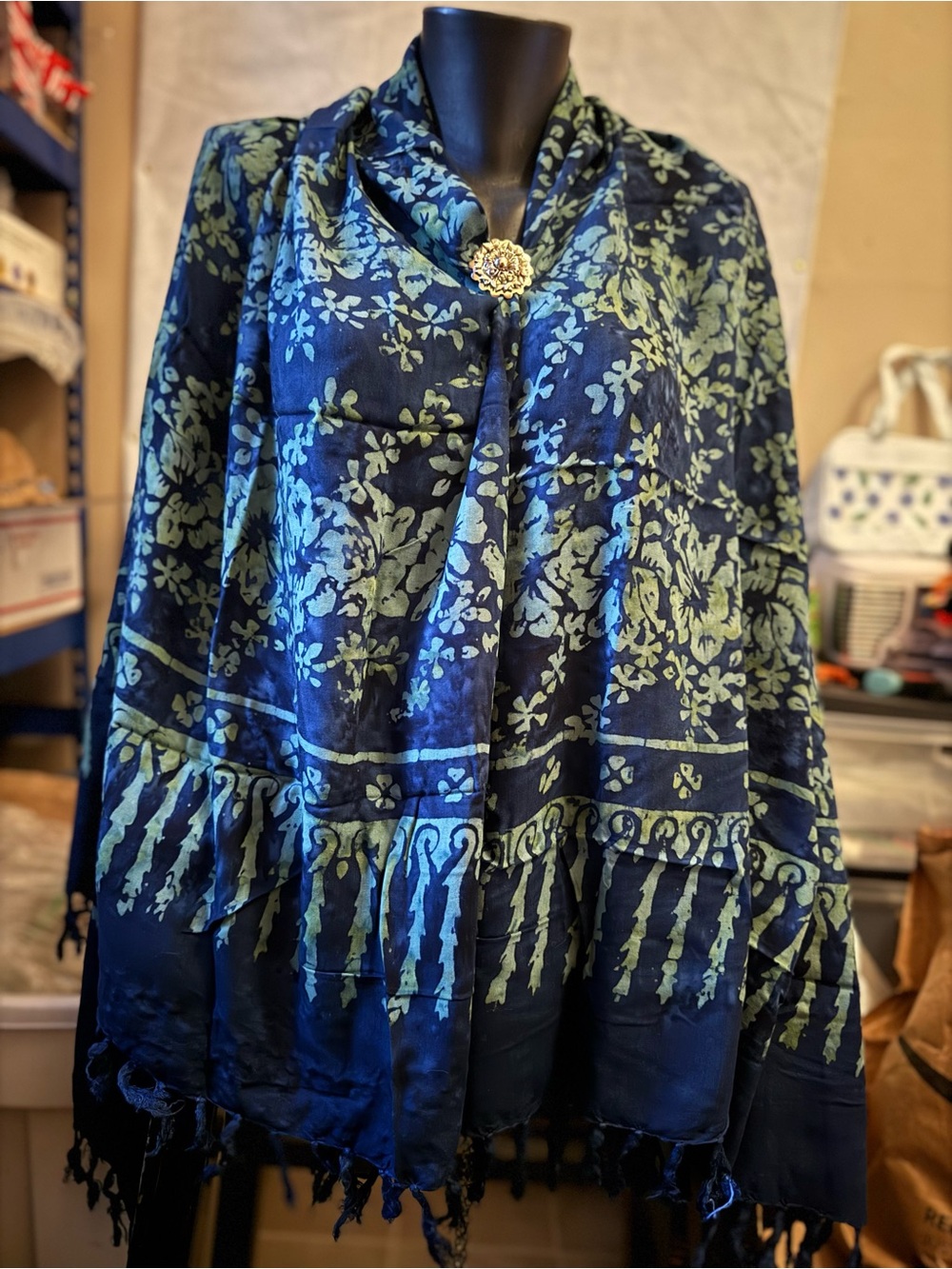 Pashmina/Wrap beautiful blue floral design. Soft! 62Lx40W